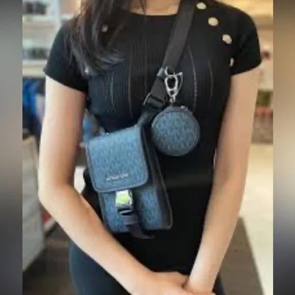 Michael Kors Slim Crossbody bag with a removable coin purse. NWOT - Picture 3 of 11